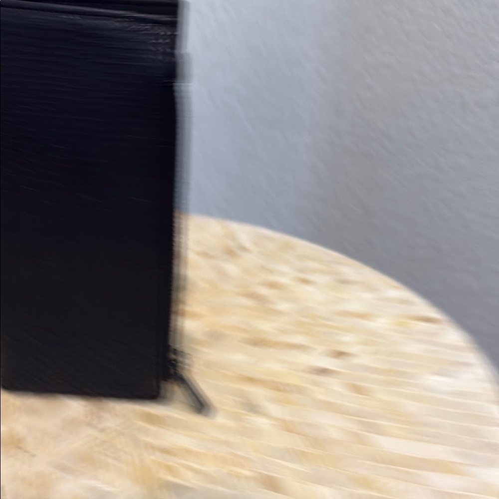 Black Aligator skin Textured Wallet with Zipper - Picture 3 of 8